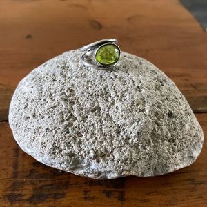 Sterling silver peridot stone ring